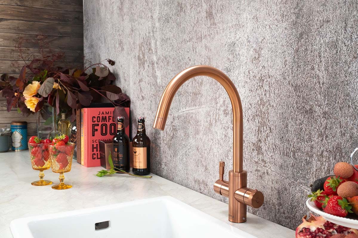 Qettle curved copper tap