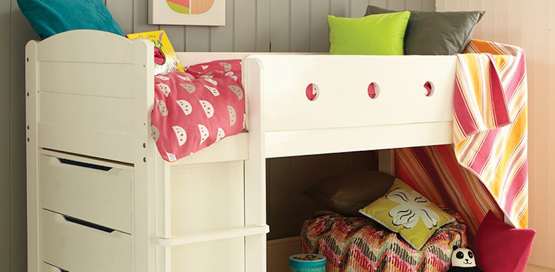 kids bedrooms featuring cabin bed